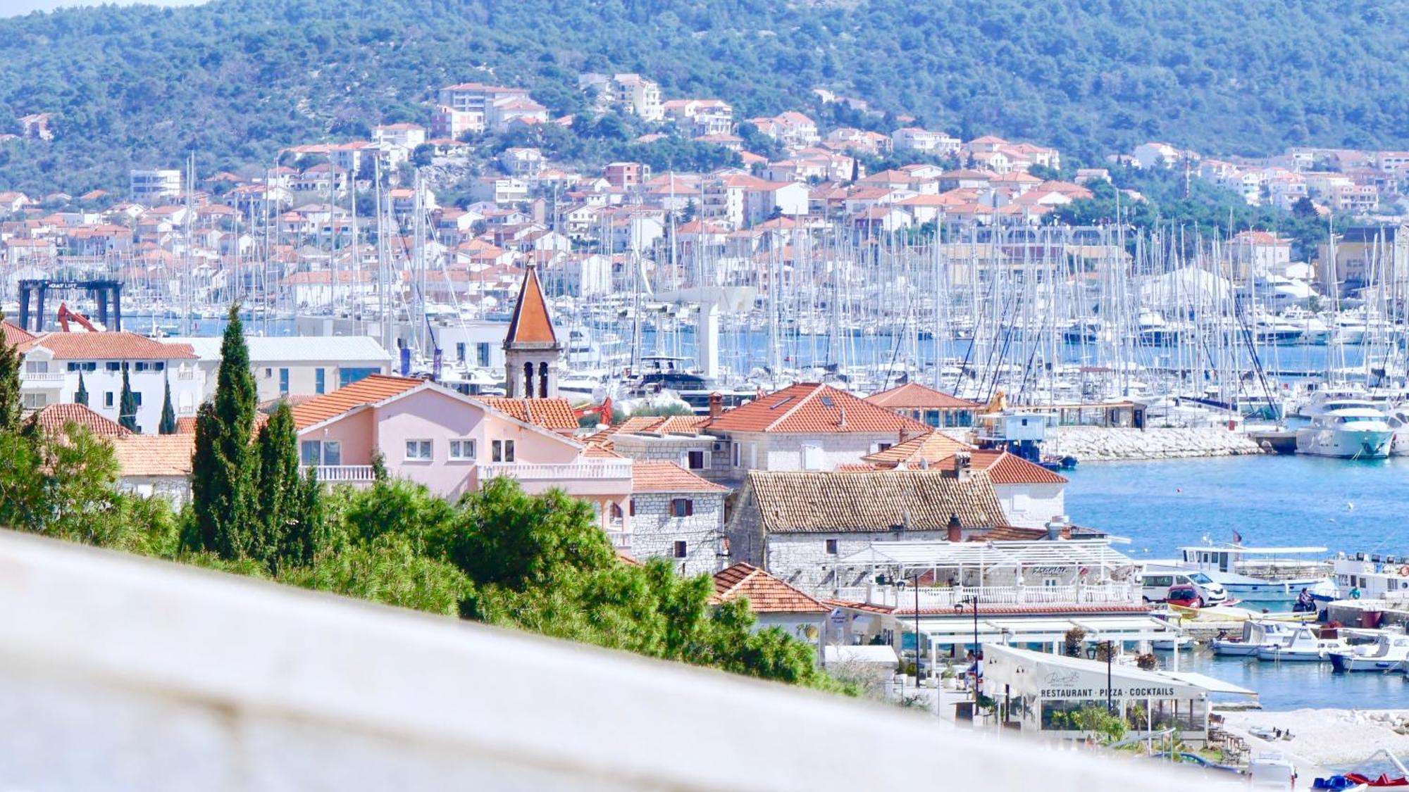 Hotel Bavaria Trogir Seget Donji ภายนอก รูปภาพ