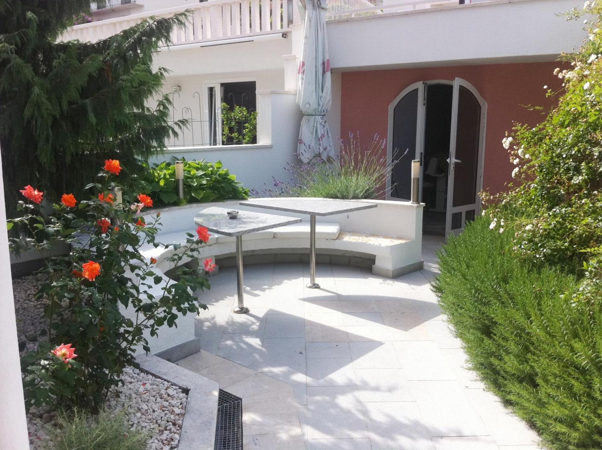 Hotel Bavaria Trogir Seget Donji ภายนอก รูปภาพ