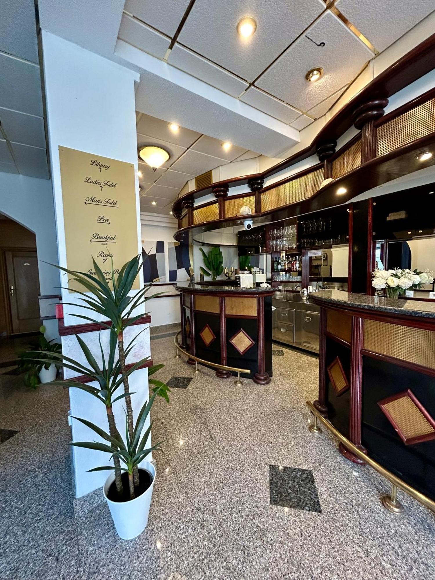 Hotel Bavaria Trogir Seget Donji ภายนอก รูปภาพ