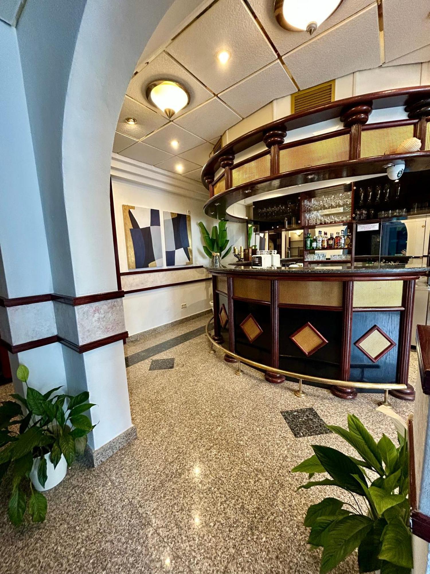 Hotel Bavaria Trogir Seget Donji ภายนอก รูปภาพ