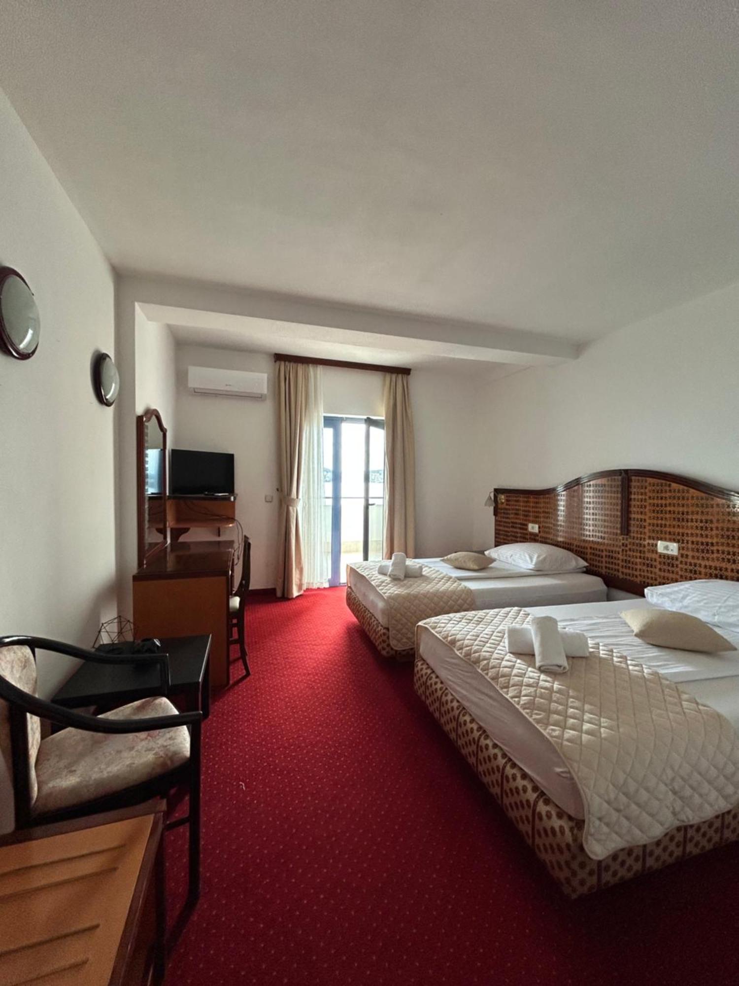 Hotel Bavaria Trogir Seget Donji ภายนอก รูปภาพ