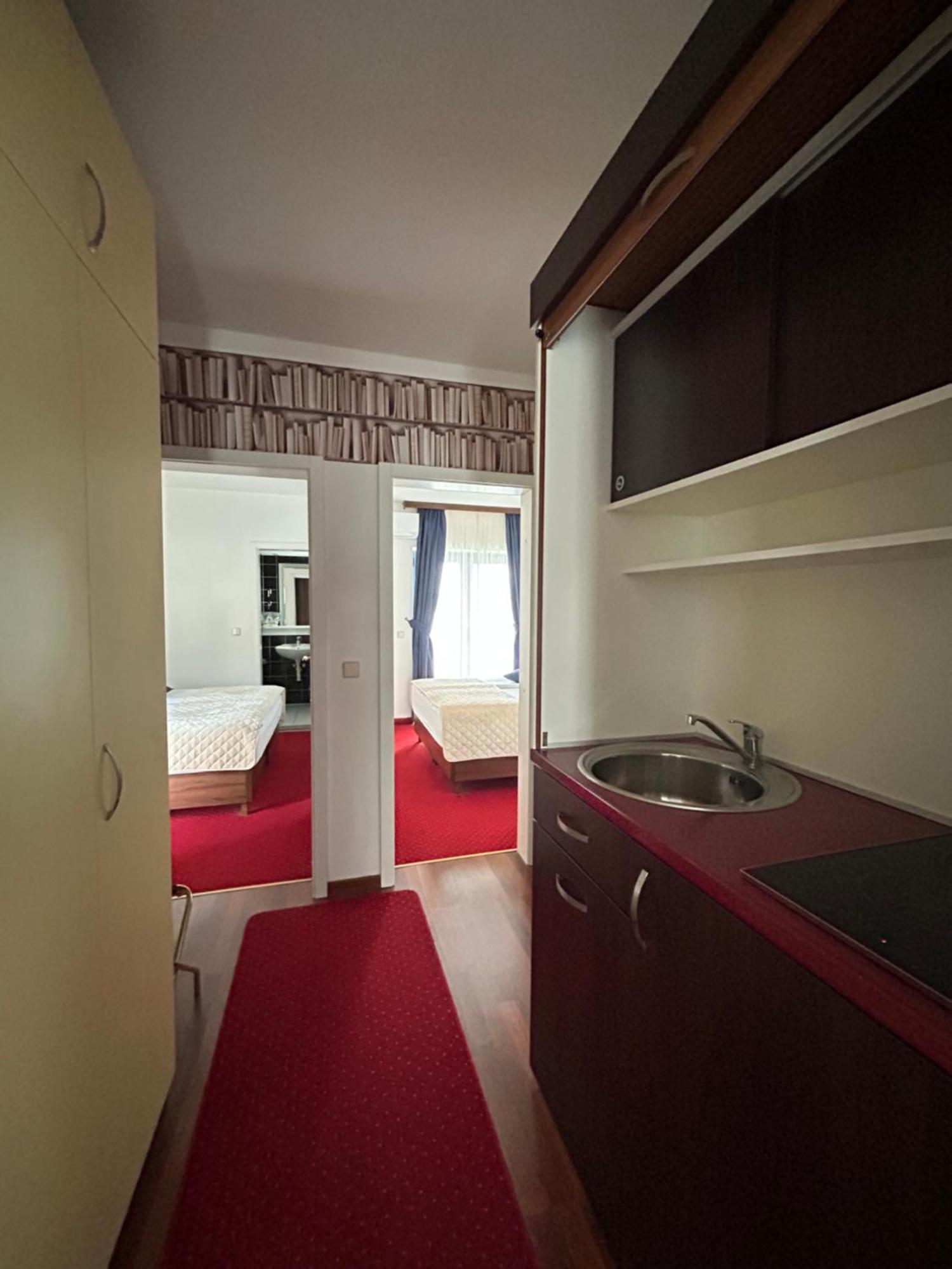 Hotel Bavaria Trogir Seget Donji ภายนอก รูปภาพ