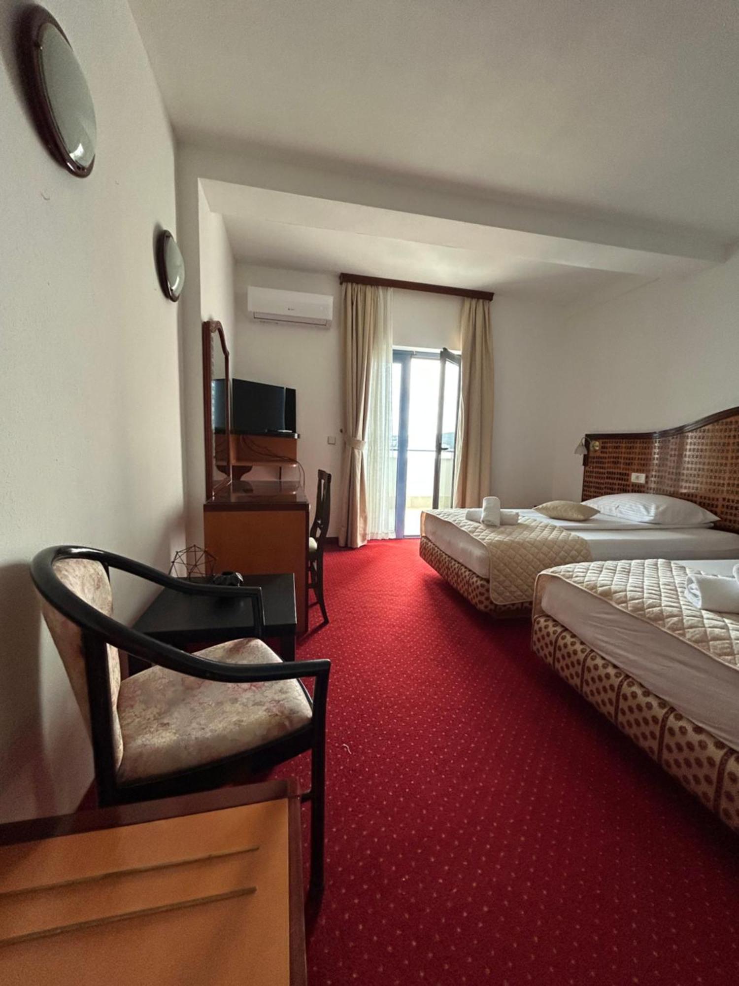 Hotel Bavaria Trogir Seget Donji ภายนอก รูปภาพ
