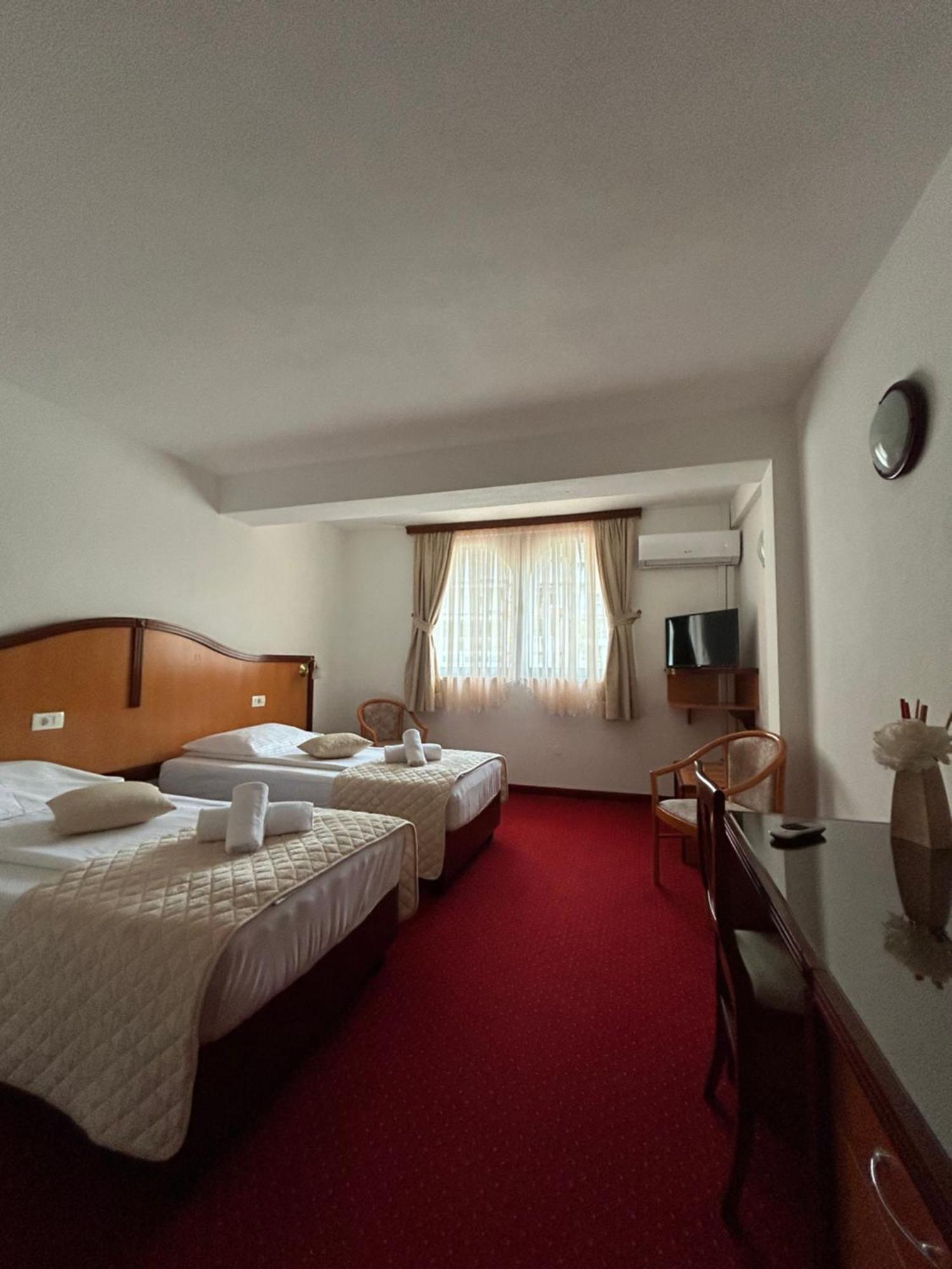 Hotel Bavaria Trogir Seget Donji ภายนอก รูปภาพ