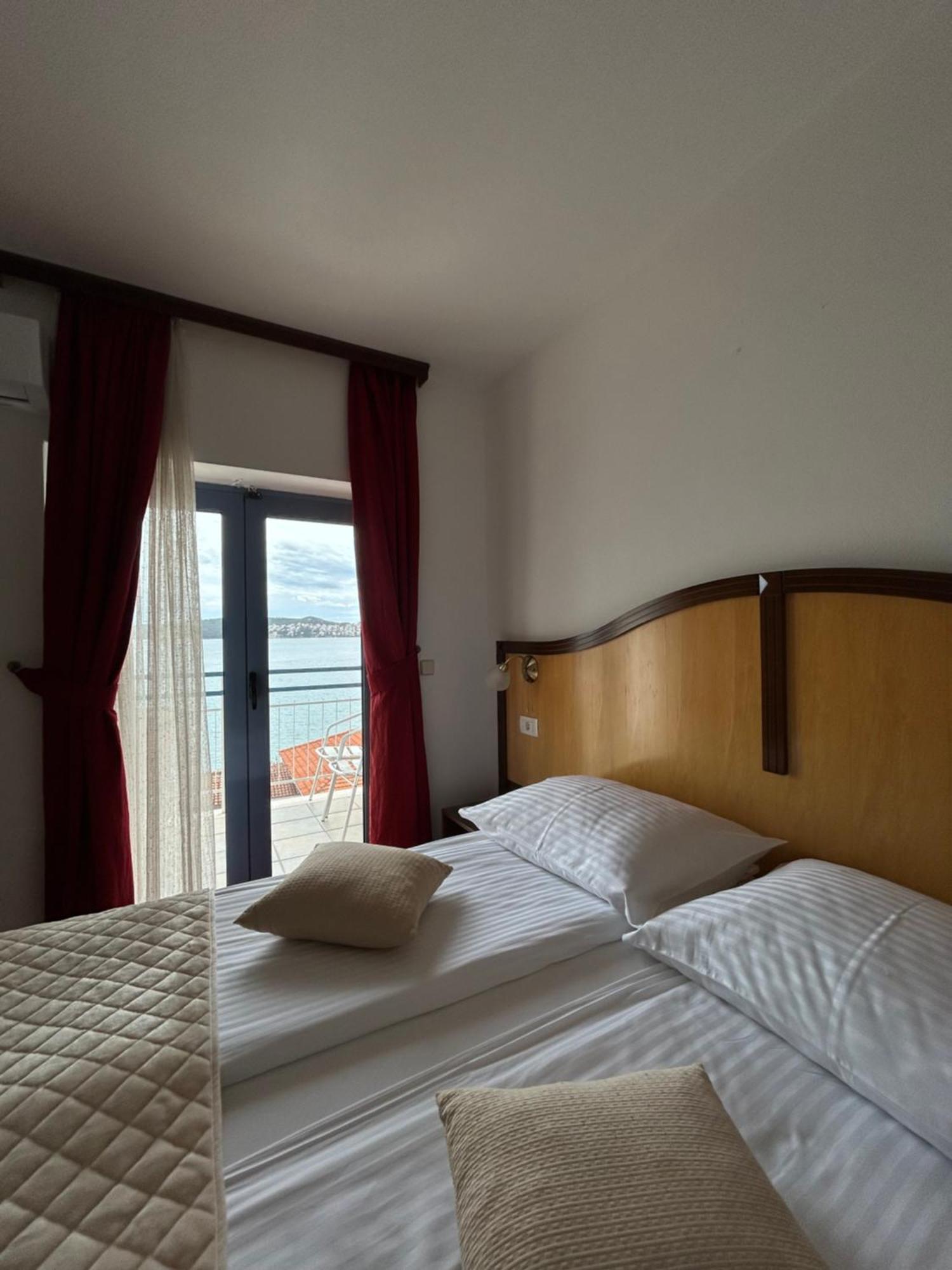 Hotel Bavaria Trogir Seget Donji ภายนอก รูปภาพ
