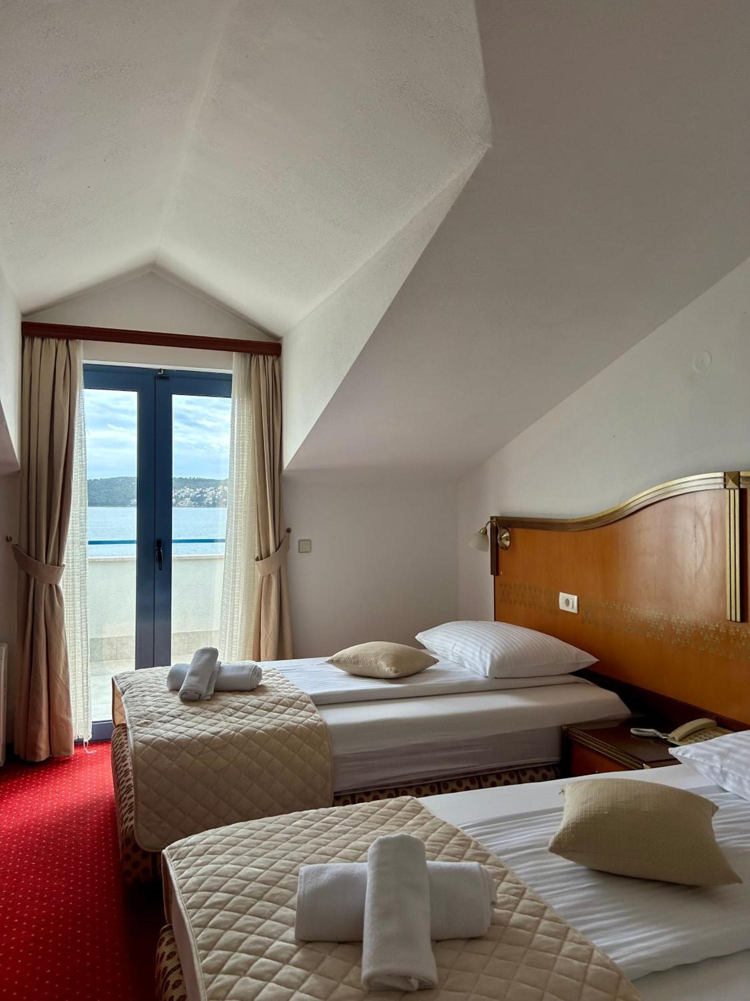 Hotel Bavaria Trogir Seget Donji ภายนอก รูปภาพ