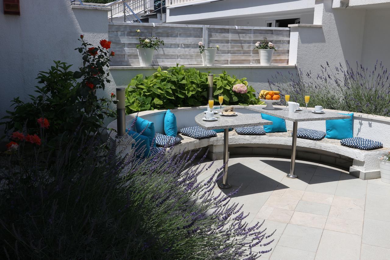 Hotel Bavaria Trogir Seget Donji ภายนอก รูปภาพ