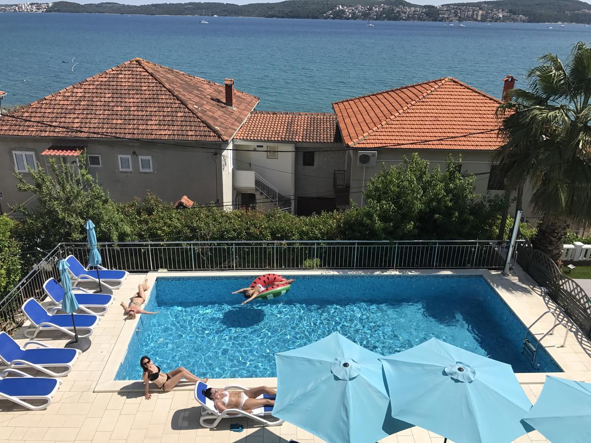 Hotel Bavaria Trogir Seget Donji ภายนอก รูปภาพ