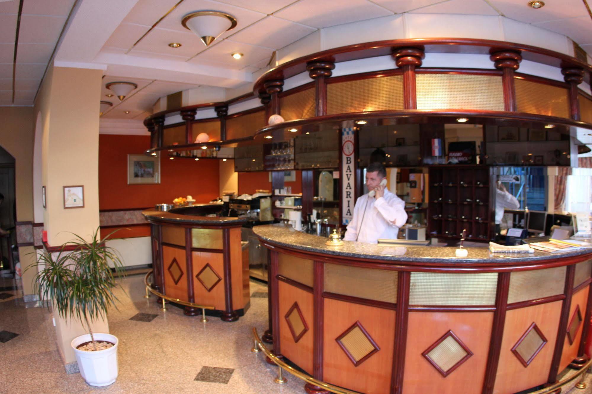 Hotel Bavaria Trogir Seget Donji ภายนอก รูปภาพ