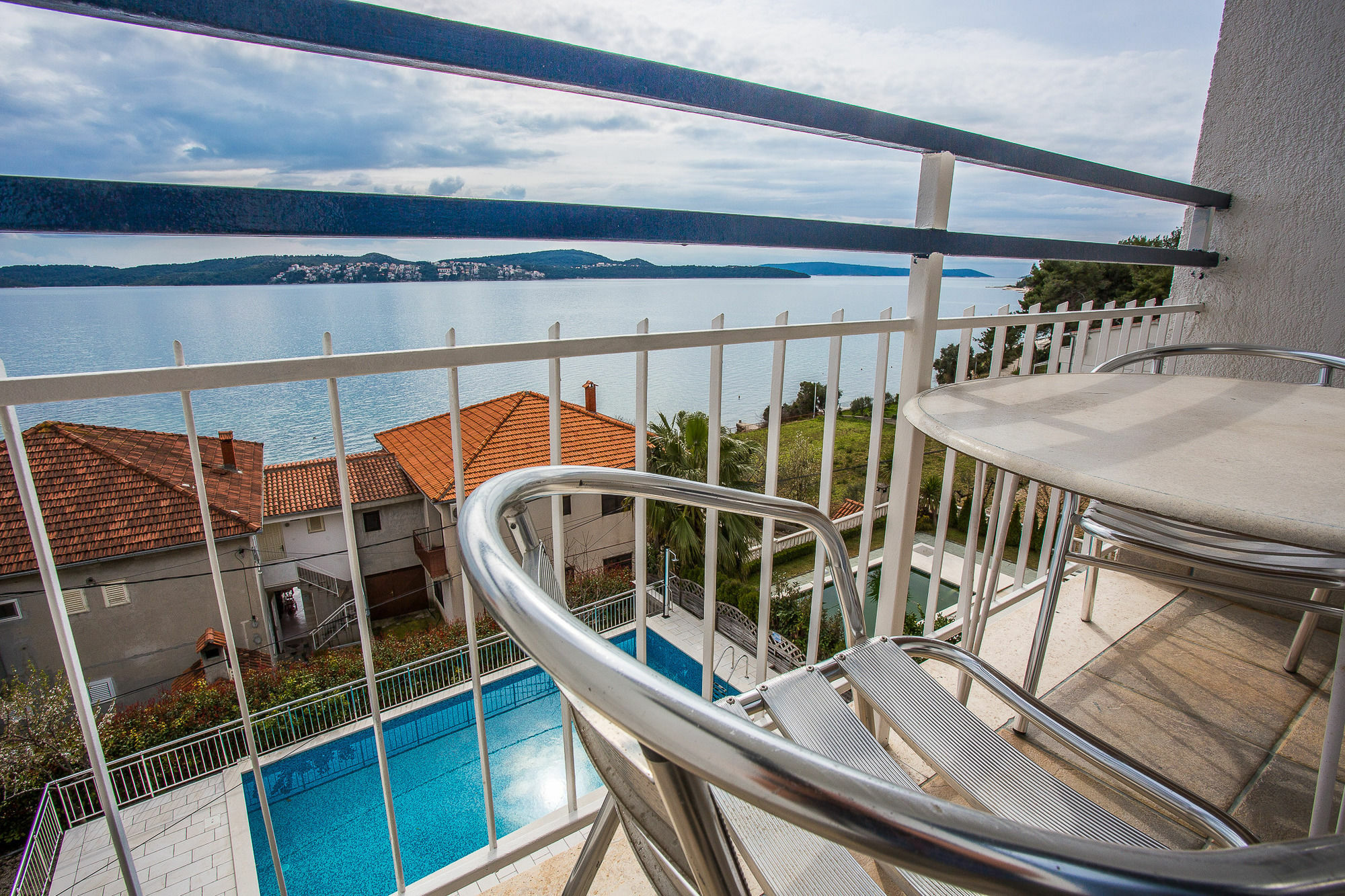 Hotel Bavaria Trogir Seget Donji ภายนอก รูปภาพ