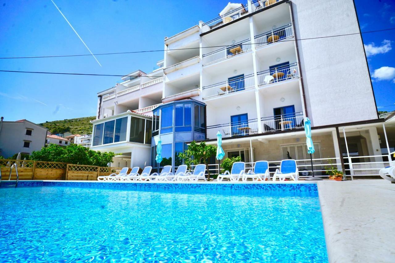 Hotel Bavaria Trogir Seget Donji ภายนอก รูปภาพ